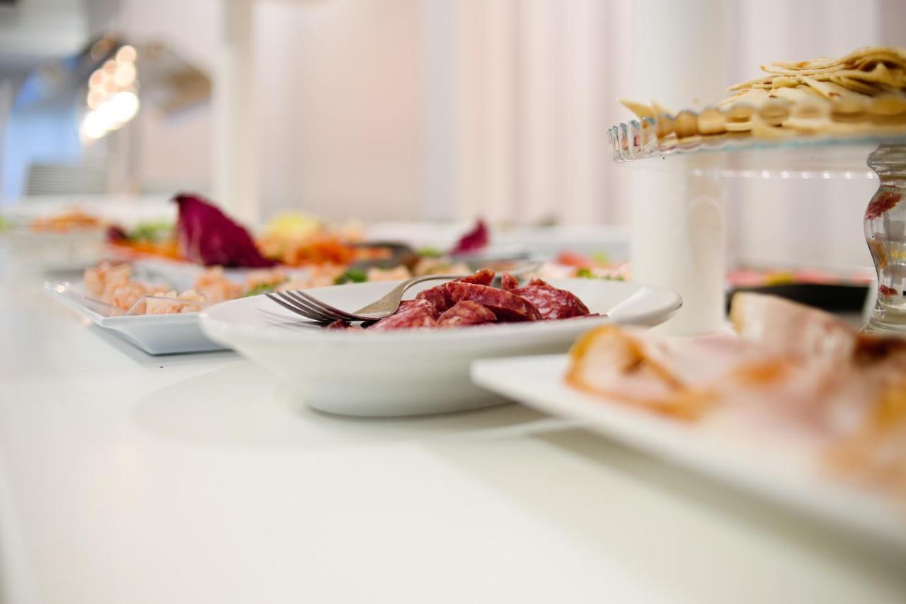 Hotel Falco 리치오네 외부 사진