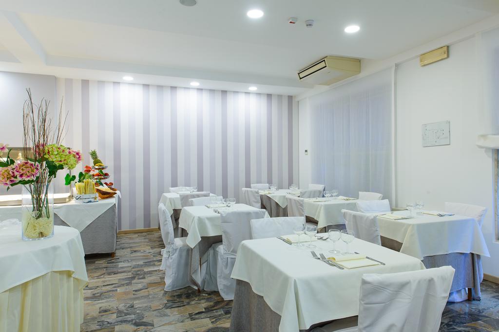 Hotel Falco 리치오네 외부 사진