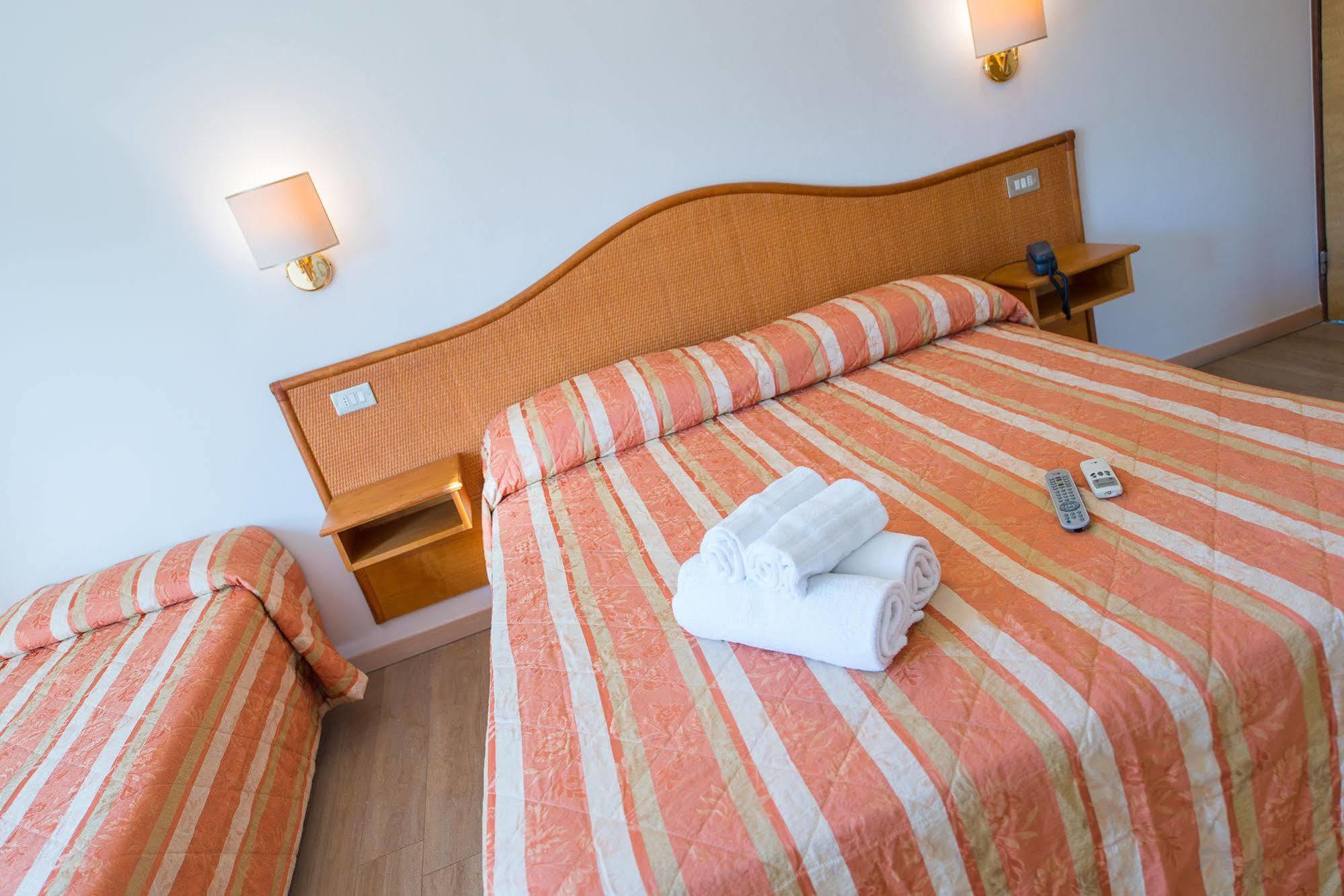 Hotel Falco 리치오네 외부 사진
