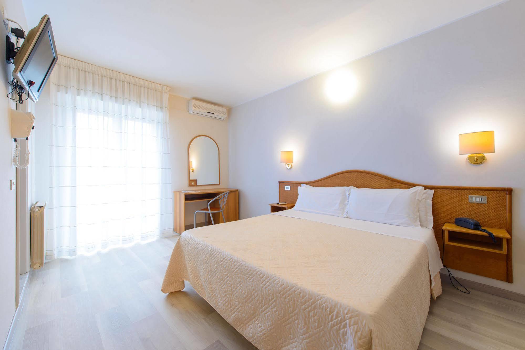 Hotel Falco 리치오네 외부 사진