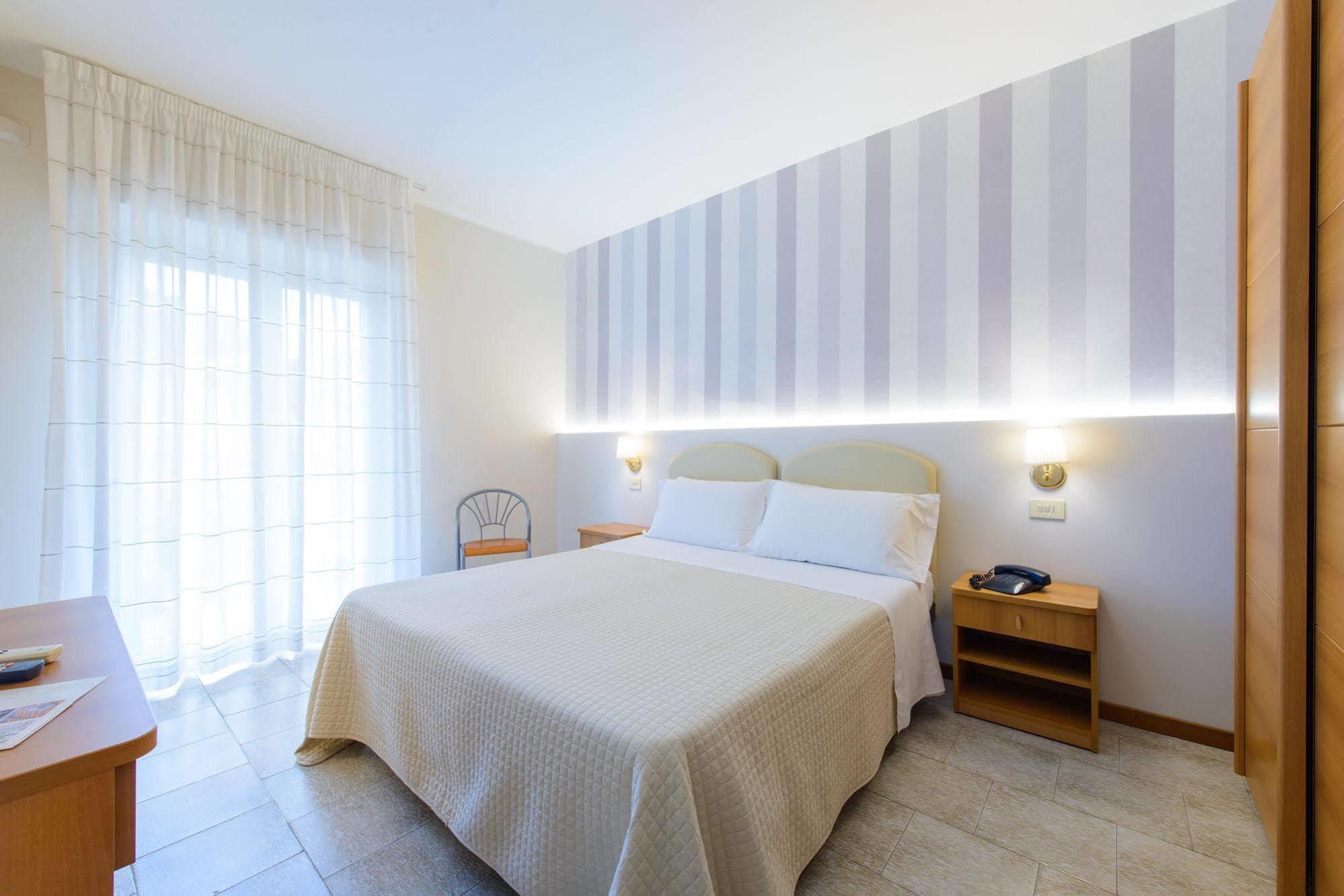 Hotel Falco 리치오네 외부 사진